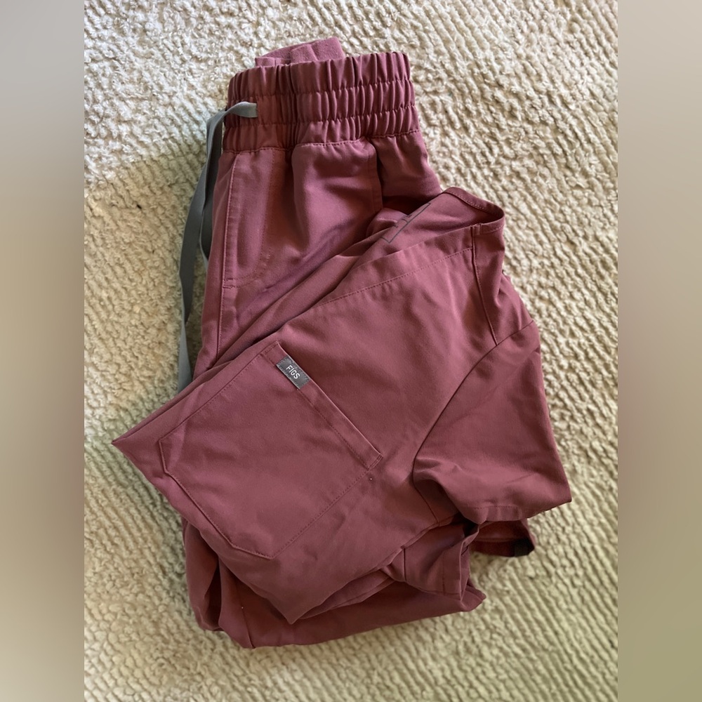Figs scrub set in mauve, XXS top and XXS bottom